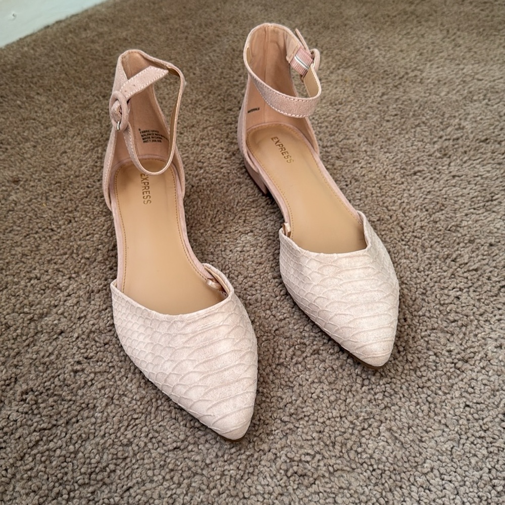NWOT express women’s shoes